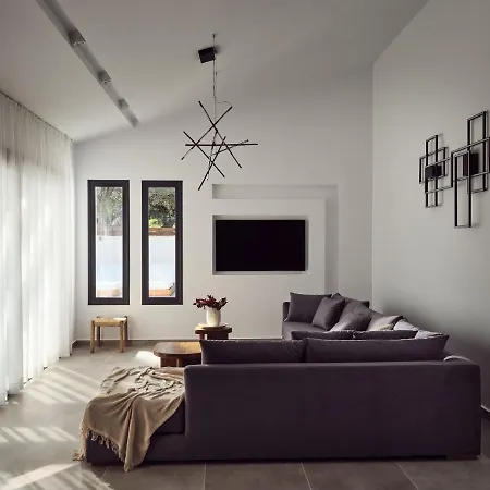 Estelle Villa, A Flamboyant Escape With Pool, By Thinkvilla Romírion