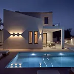 Estelle Villa, A Flamboyant Escape With Pool, By Thinkvilla Vilă Romírion