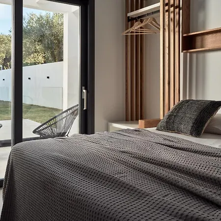 Estelle Villa, A Flamboyant Escape With Pool, By Thinkvilla Romírion