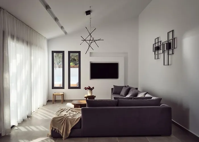 Estelle Villa, A Flamboyant Escape With Pool, By Thinkvilla Romírion