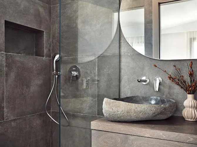 Estelle Villa, A Flamboyant Escape With Pool, By Thinkvilla Villa Romírion