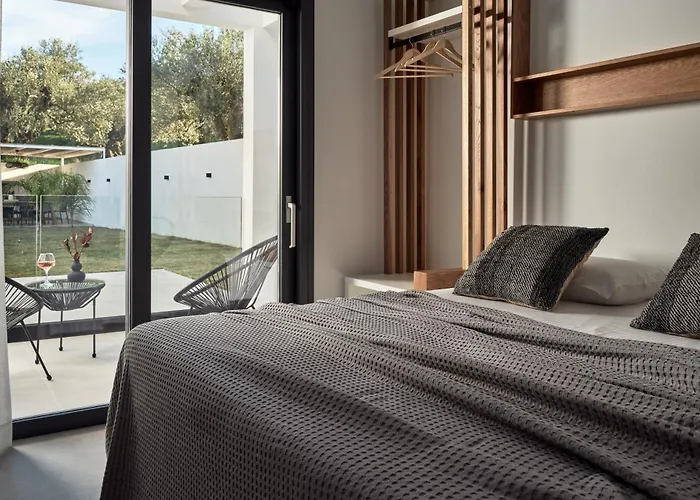 Estelle Villa, A Flamboyant Escape With Pool, By Thinkvilla Romírion