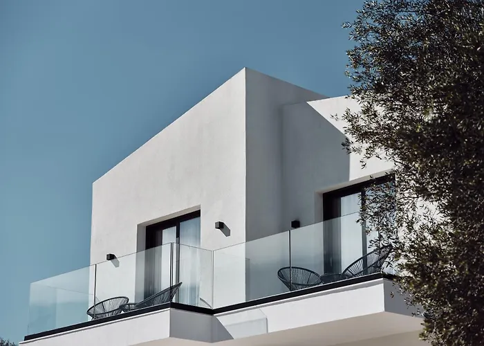 Estelle Villa, A Flamboyant Escape With Pool, By Thinkvilla * Romírion