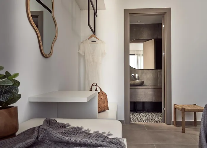 Estelle Villa, A Flamboyant Escape With Pool, By Thinkvilla * Romírion