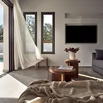 Estelle Villa, A Flamboyant Escape With Pool, By Thinkvilla Villa Romírion