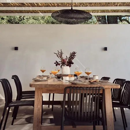ヴィラ Estelle Villa, A Flamboyant Escape With Pool, By Thinkvilla